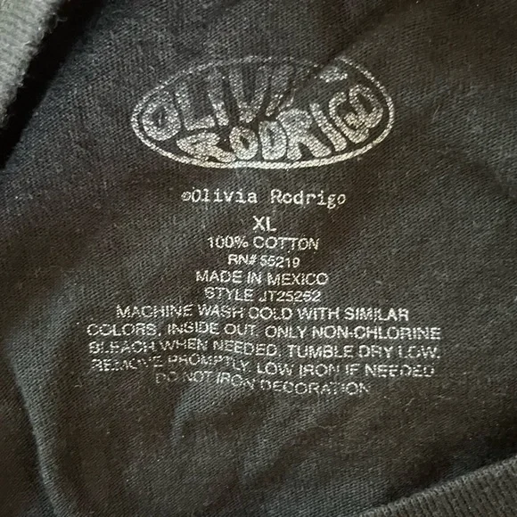 Olivia Rodrigo Concert Tee Shirt Sour Tour Merch Black with Photo Graphic XL - Picture 2 of 6